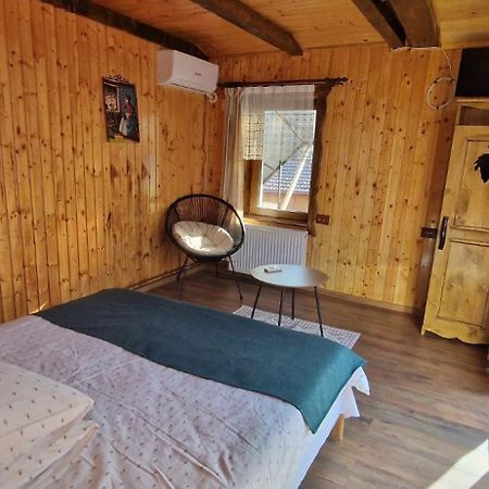 Casa Bunicii Hotell Costeşti Exteriör bild
