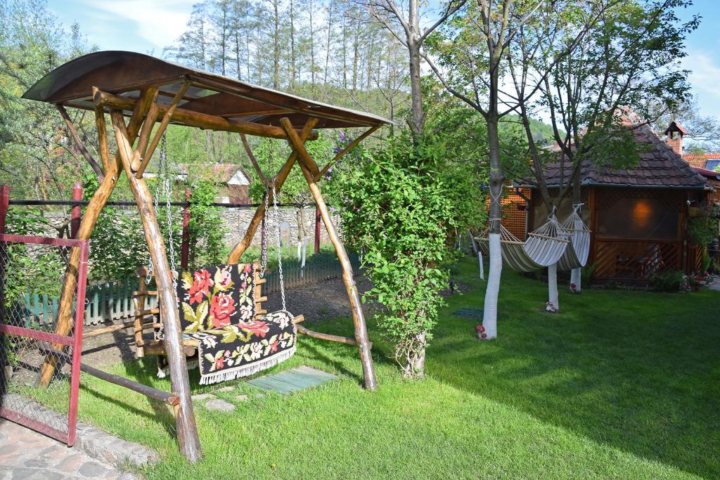 Casa Bunicii Hotell Costeşti Exteriör bild